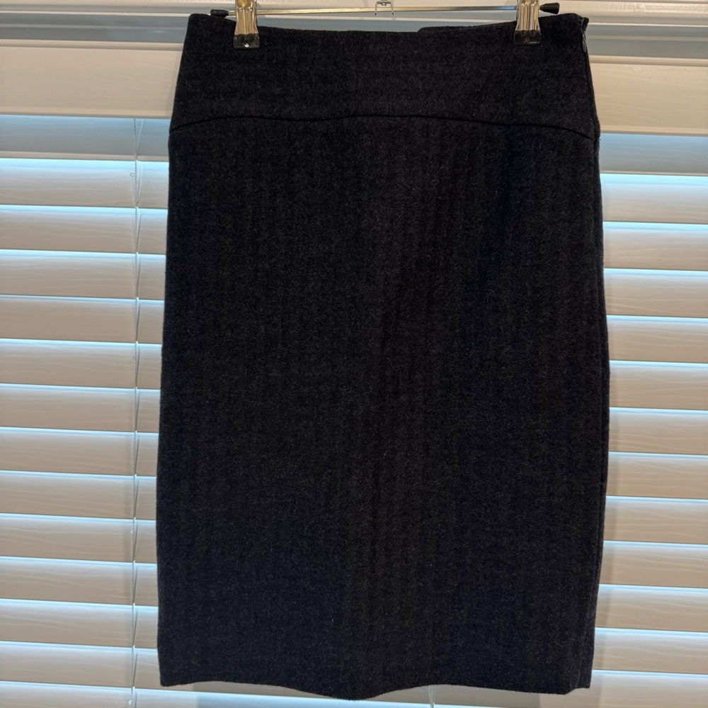 Banana‎ Republic 100% Wool Pencil Skirt - Size 2 - Black Herringbone - NWT